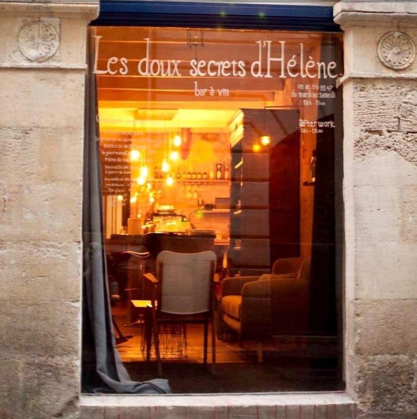 Devanture Cave et Bar à vins Les Doux Secrets d'Hélène à Bordeaux