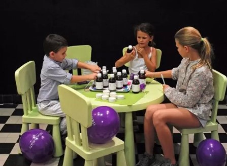 Atelier pour enfant et adolescent de création de parfum à Nice, Grasse et aux alentours