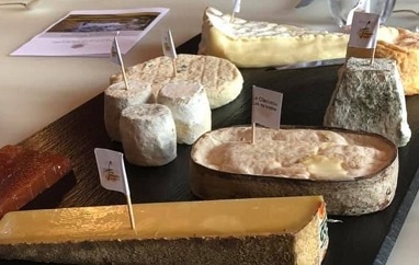 Atelier dégustation de vins, de fromages et visite guidée dans le Château de Champ-Renard à Blacé
