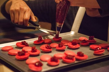 A faire en duo pour la Saint-Valentin - Atelier Pâtisserie "macarons français" avec un chef parisien - Paris