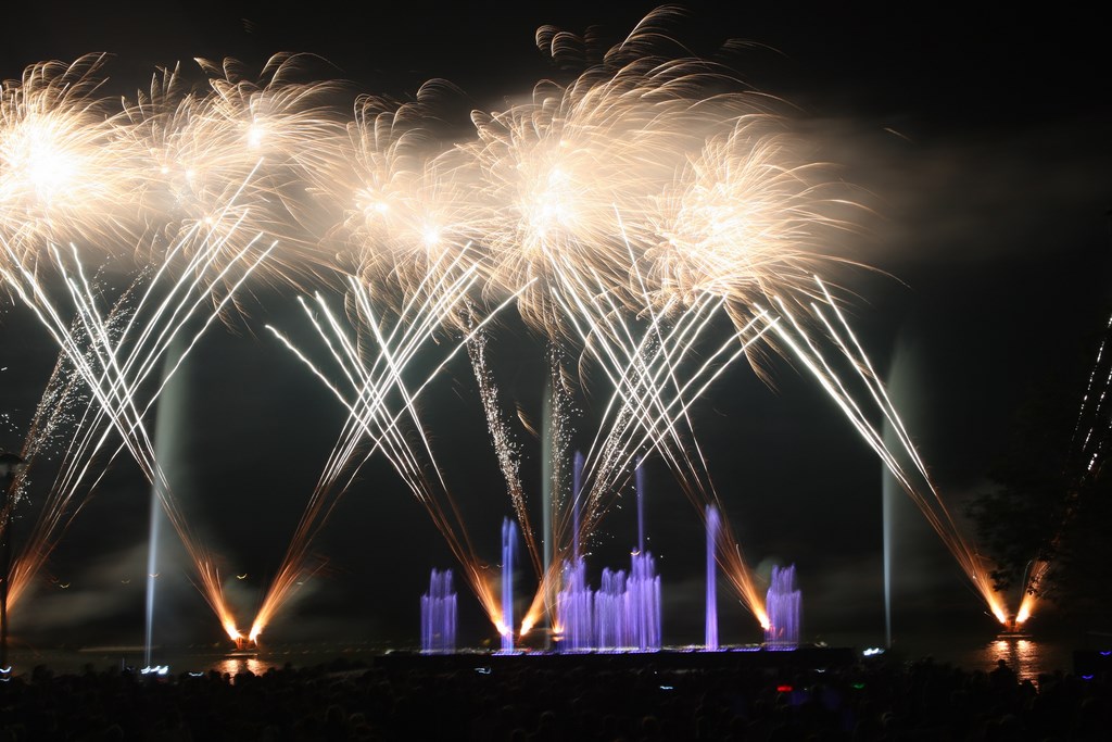 https://the-place-to-be.fr/wp-content/uploads/2019/07/feu-d-artifice-2019-istres.jpg