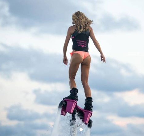 https://the-place-to-be.fr/wp-content/uploads/2019/08/location-flyboard-marseille.jpg