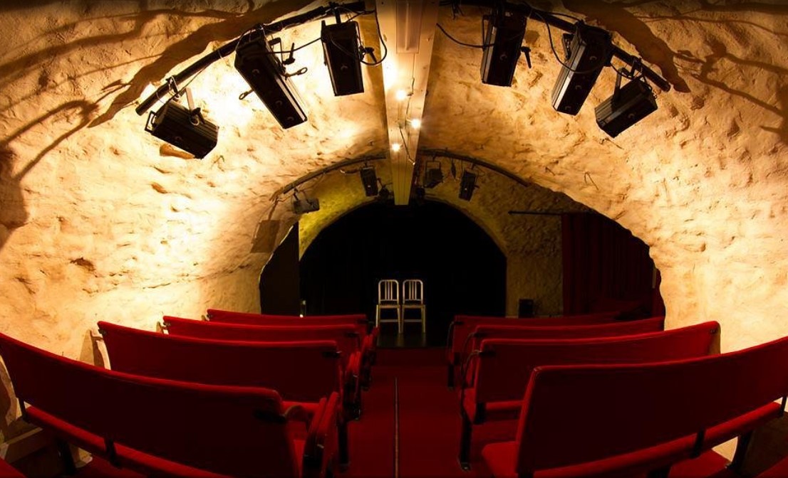 https://the-place-to-be.fr/wp-content/uploads/2021/10/salle-theatre-Fontaine-d-Argent-Aix-en-provence-9585f6a6.jpg