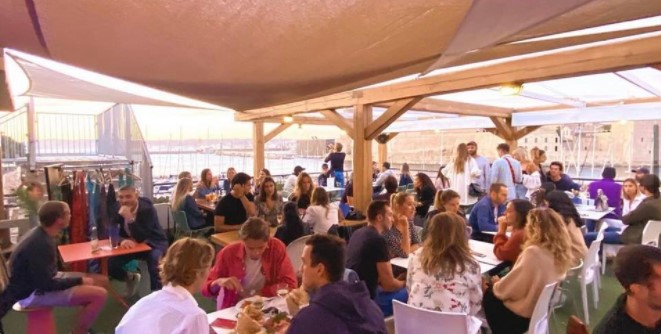 https://the-place-to-be.fr/wp-content/uploads/2022/03/soiree-apero-aperowing-rowing-club-marseille-68b50e36.jpg