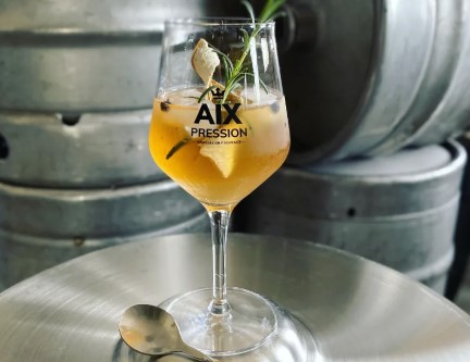 https://the-place-to-be.fr/wp-content/uploads/2024/04/atelier-cocktail-aix-en-provence.jpg