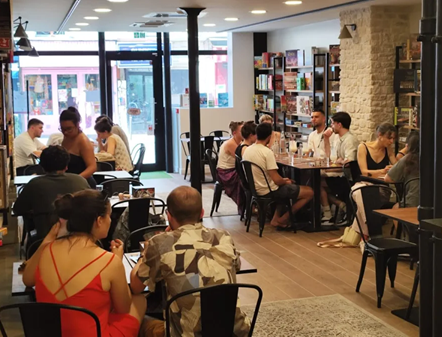 https://the-place-to-be.fr/wp-content/uploads/2026/10/bar-a-jeux-Paris-11eme-reservation.png