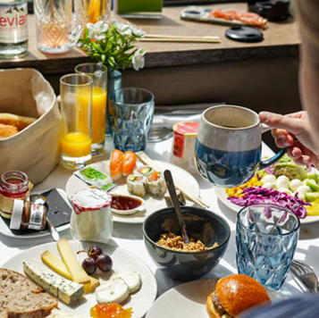 https://the-place-to-be.fr/wp-content/uploads/2026/10/brunch-sur-la-seine-bateau-Diamand-Bleu-Paris.png