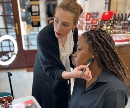https://the-place-to-be.fr/wp-content/uploads/2026/10/cours-atelier-maquillage-pro-Lyon.png