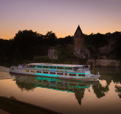 https://the-place-to-be.fr/wp-content/uploads/2026/10/diner-croisiere-bateau-Lyon.png
