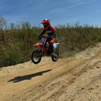 https://the-place-to-be.fr/wp-content/uploads/2026/10/faire-motocross-Paris-infos-reservation.png