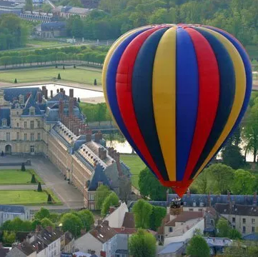 https://the-place-to-be.fr/wp-content/uploads/2026/10/reservation-vol-montgolfiere-Paris-Fontainebleau.png