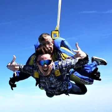 https://the-place-to-be.fr/wp-content/uploads/2026/10/saut-parachute-tandem-Paris-info-tarif-reservation.png