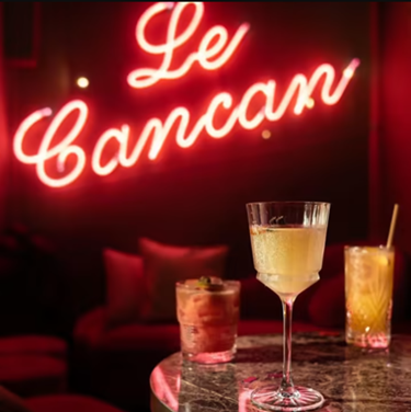 https://the-place-to-be.fr/wp-content/uploads/2026/10/soiree-spectacle-cocktail-Paris.png