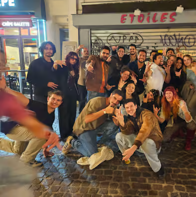https://the-place-to-be.fr/wp-content/uploads/2026/10/soiree-tournee-Bars-dans-Paris-reservation.png